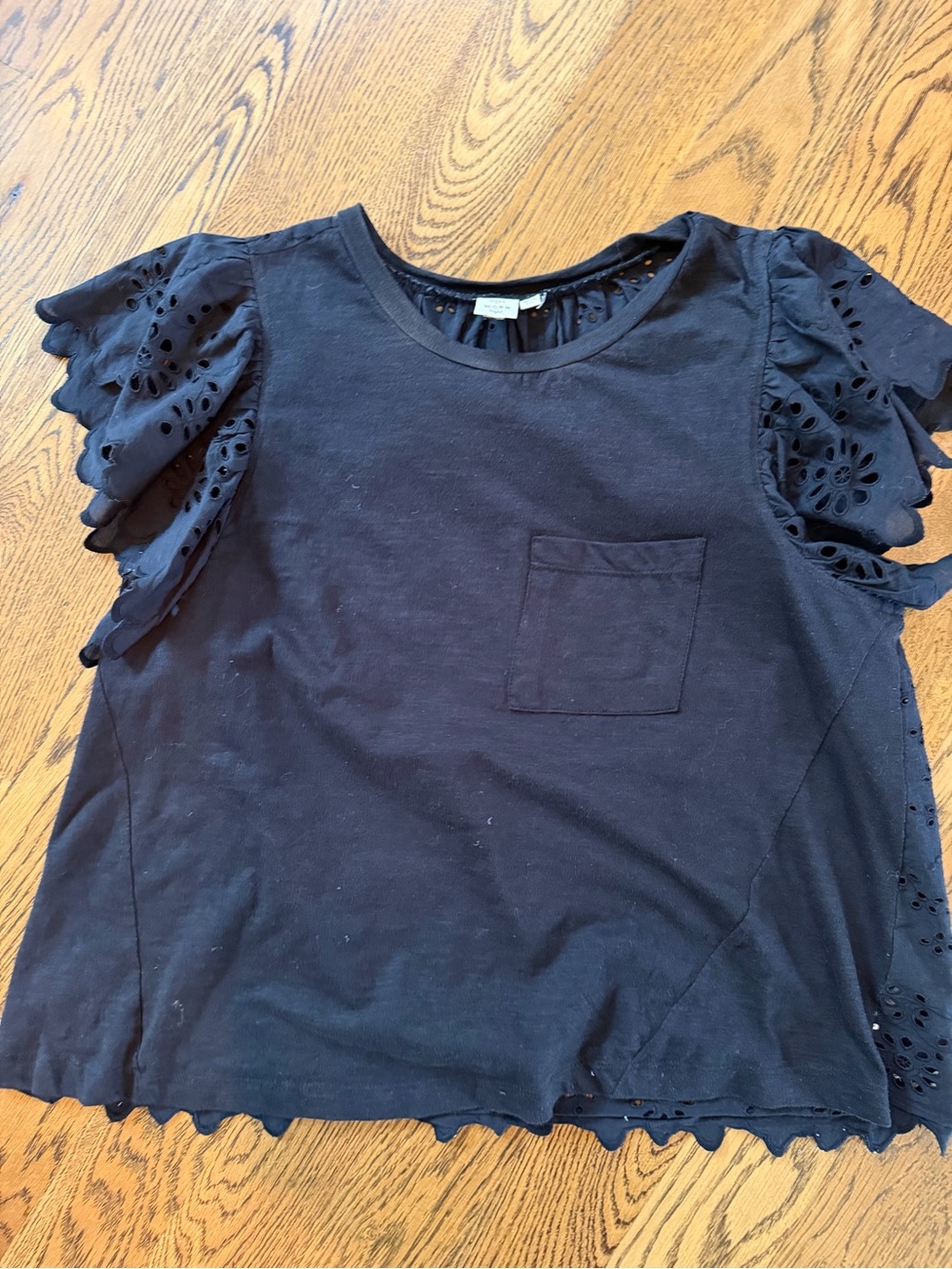 Anthropologie Girls' black Eyelet Ruffle Sleeve Tee medium